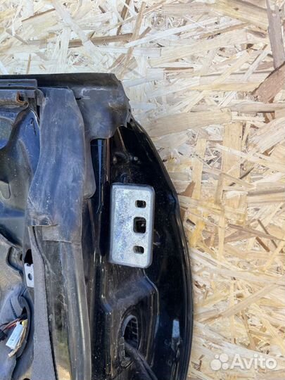 Петля двери задней левой верхняя Mercedes-Benz CLS