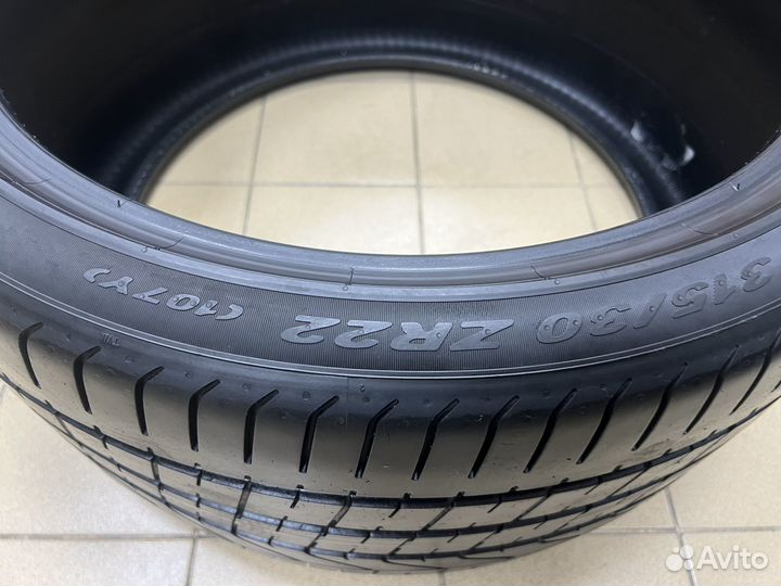 Pirelli P Zero 315/30 R22 107Y