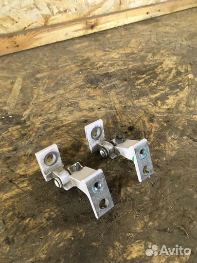 Петля двери задняя правая Volkswagen Jetta седан