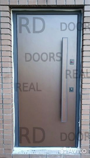Входная уличная дверь с терморазрывом