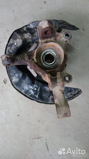 Кулак поворотный передний пра Toyota Corolla Е120