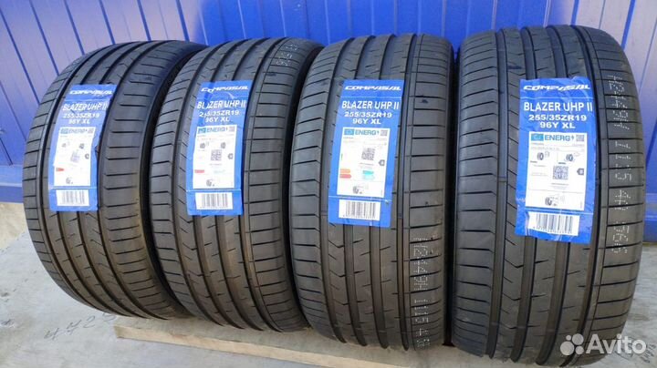 Compasal Blazer UHP II 255/35 R19