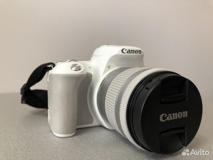 Зеркальный фотоаппарат Canon EOS 200D