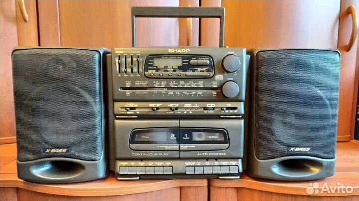 Двухкассетный магнитофон с радио