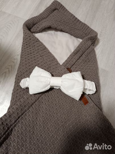 Демисезонный вязанный конверт на выписку