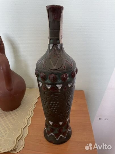 Глиняный кувшин для вина