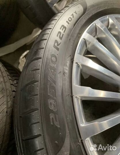 Pirelli P Zero PZ4 285/40 R23 и 325/35 R23 Y