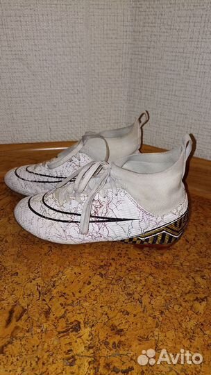 Бутсы футбольные с шипами 35р