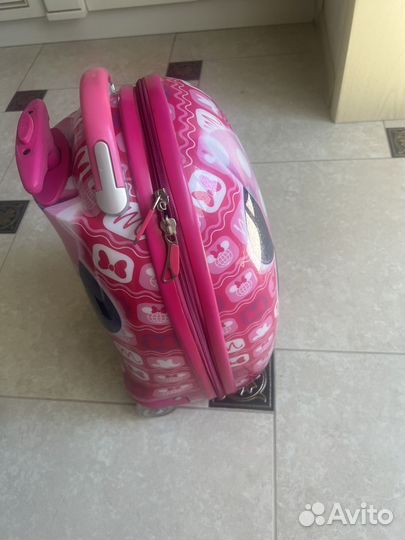 Детский чемодан на колесиках