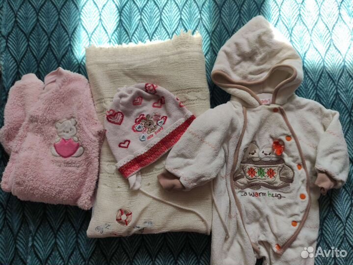 Для прогулки: плед в коляску, слипы, пеленки