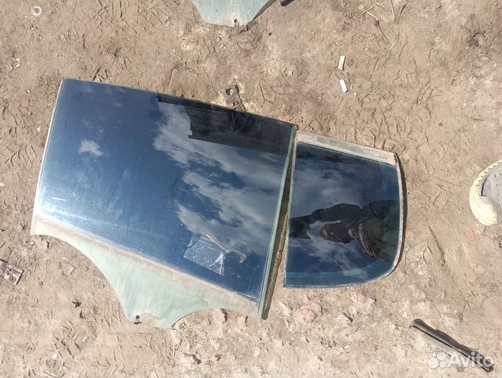Стекло задней правой двери Renault Megane 2