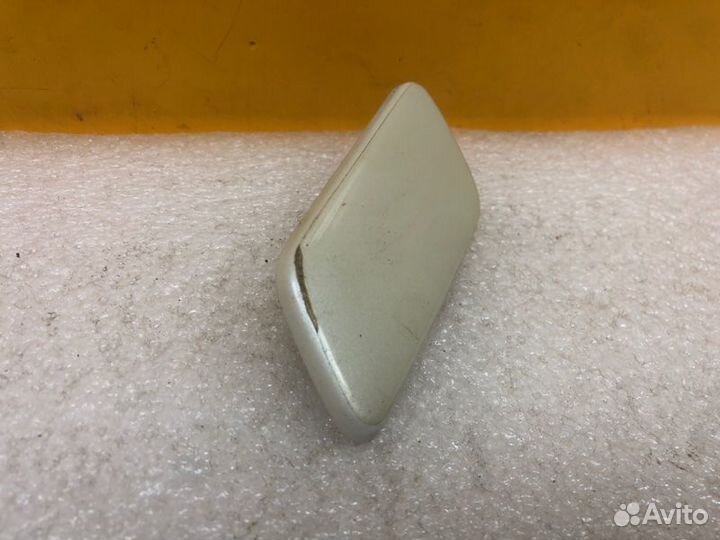 Крышка форсунки омывателя фар левая Toyota Land