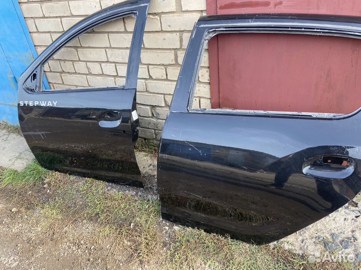 Дверь передняя и задняя рено сандеро степвэй