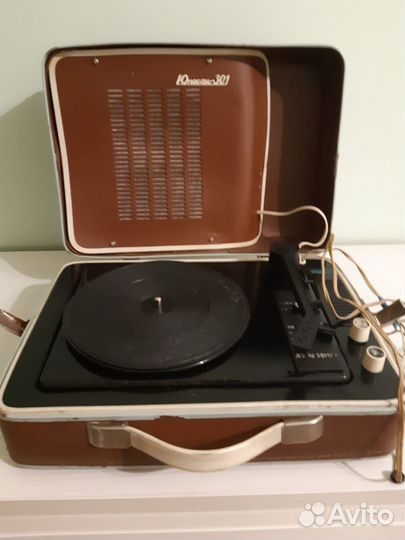 Проигрыватель винила патефон юность 301