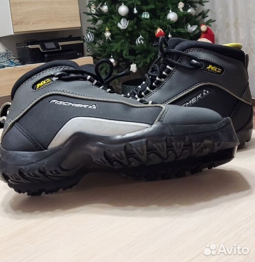 Лыжные ботинки