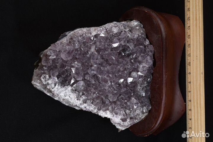 Друза на деревянной подставке. Аметист. Лот №250