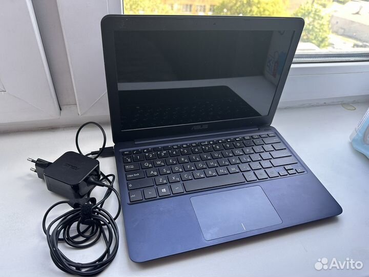 Ноутбук Asus Eeebok X205T