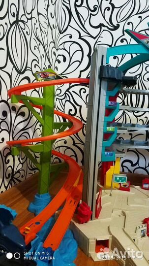 Трек хот Вилс Невообразимый гараж