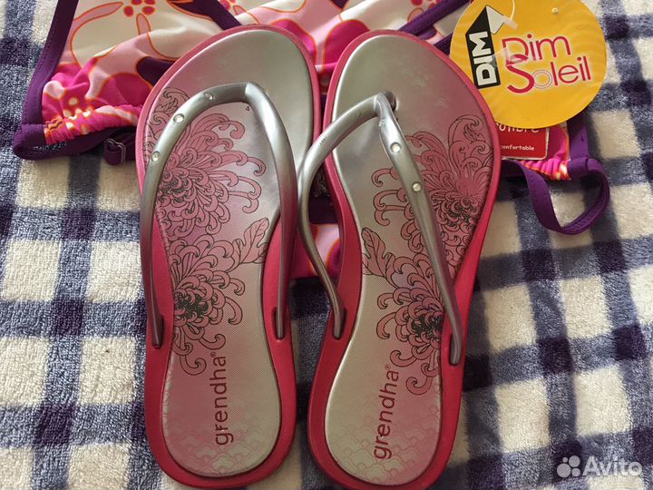 Шлепанцы и купальник