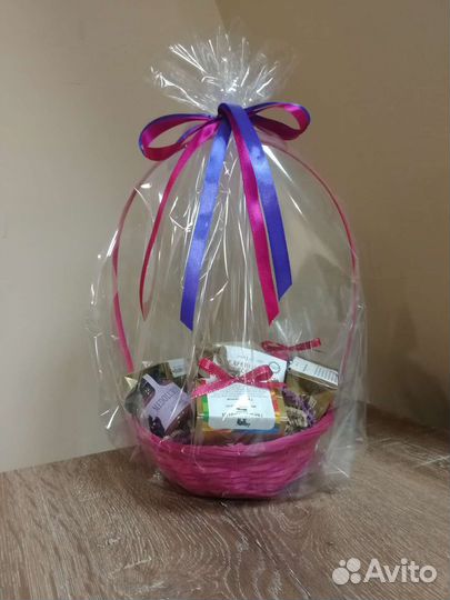 Подарок со вкусом - корзина с чаем и кофе