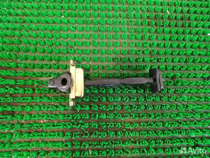 Ограничитель двери передней правой Honda CR-V 2