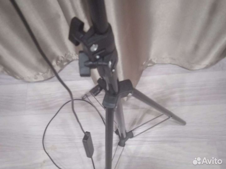 Кольцевая лампа со штативом бу