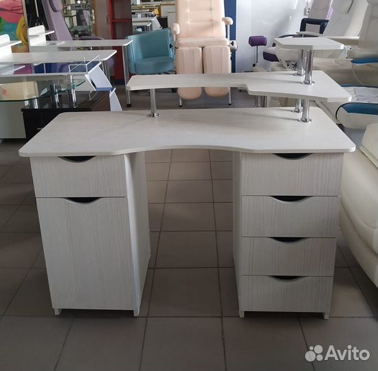 Стол маникюрный 