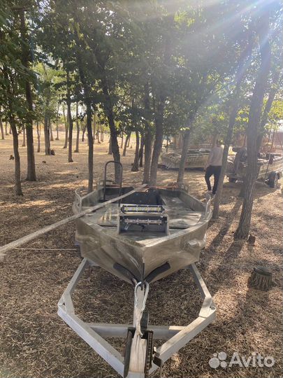 Болотоход с мотором и прицепом