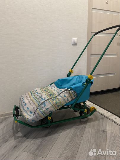 Детские санки на колесах и сиденье ника