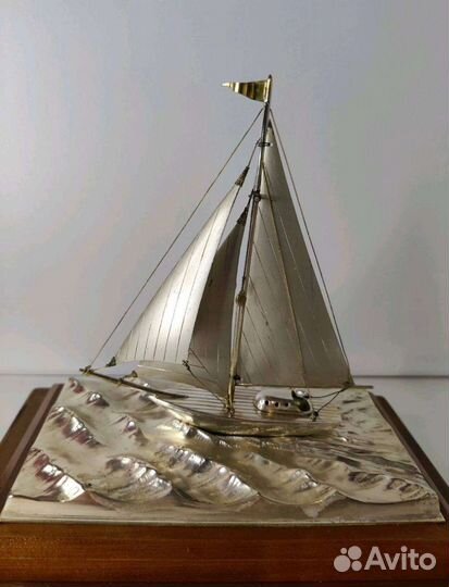 Модель парусной яхты lux