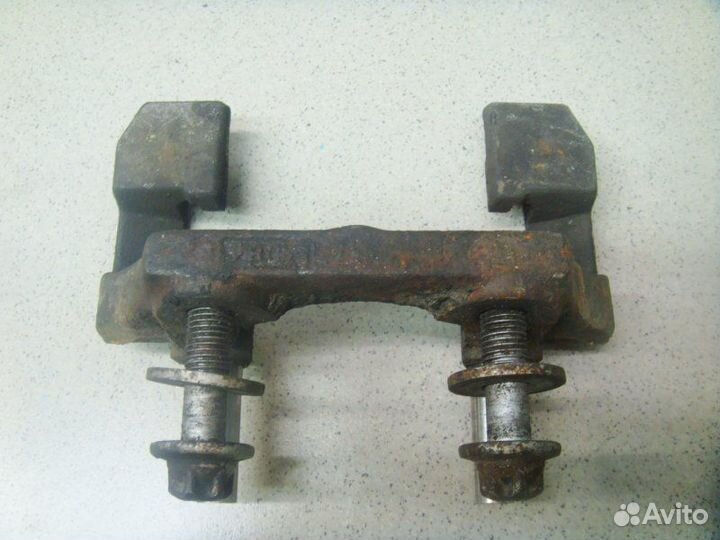 Скоба суппорта задняя Bmw X5 E70