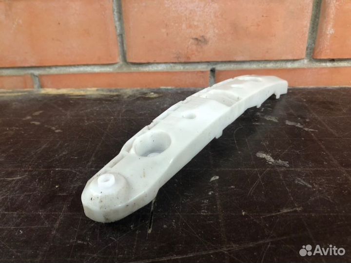 Кронштейн бампера задний левый Nissan Juke 1