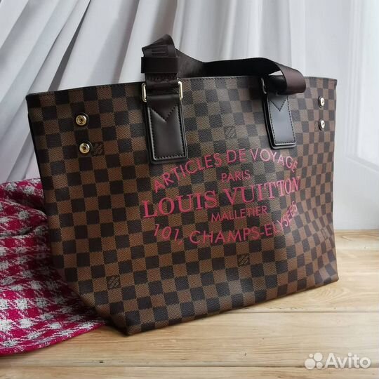 Сумка женская из новой коллекции Louis Vuitton