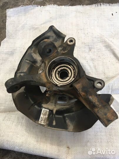 Кулак поворотный правый Toyota Camry 40