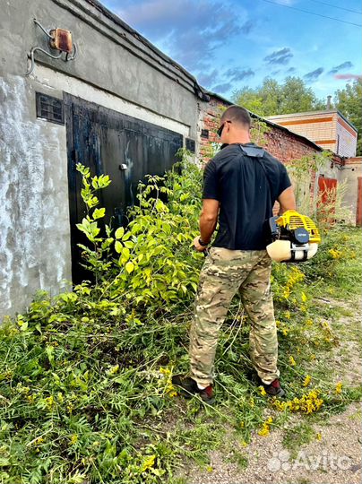 Покос травы триммером