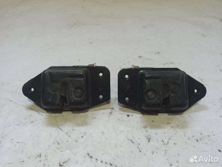 Замок багажника левый Grand Cherokee 2 (WJ)