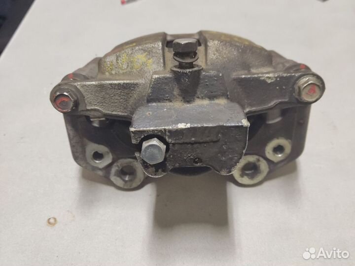 Mitsubishi fuso canter суппорт