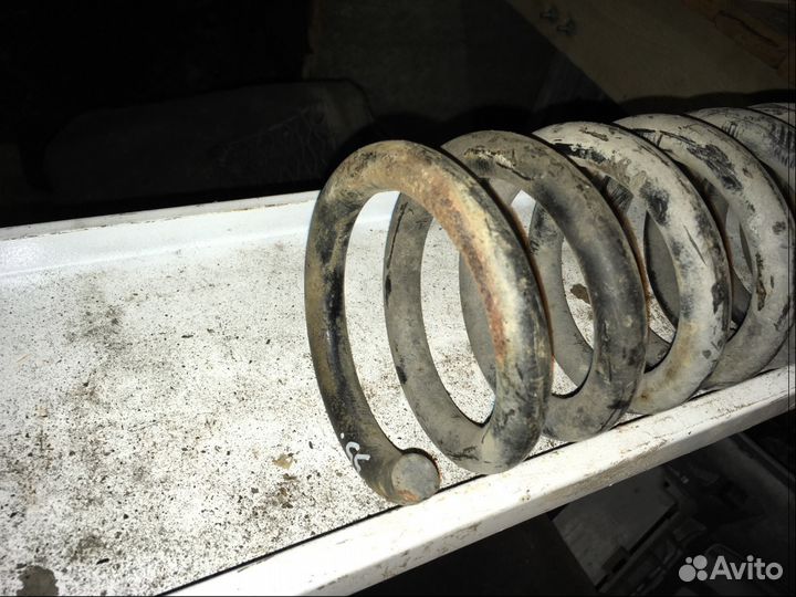 Пружина передняя Mercedes Benz W202