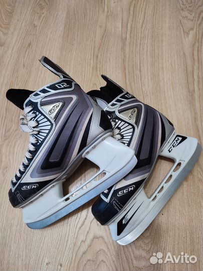 Шлем, коньки, клюшка для хоккея