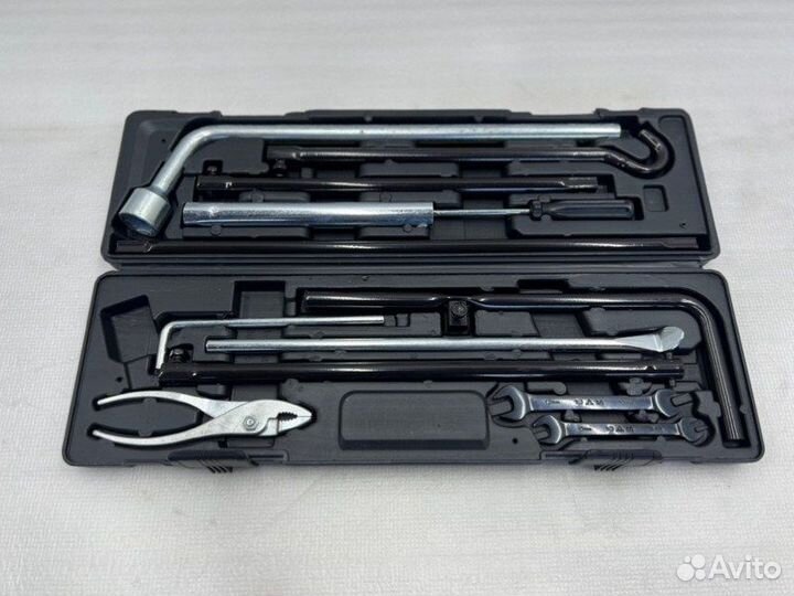 Набор инструментов Toyota Land-Cruiser 200