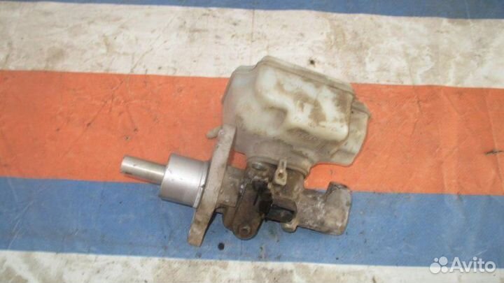 Цилиндр главный тормозной с бачком Skoda Octavia