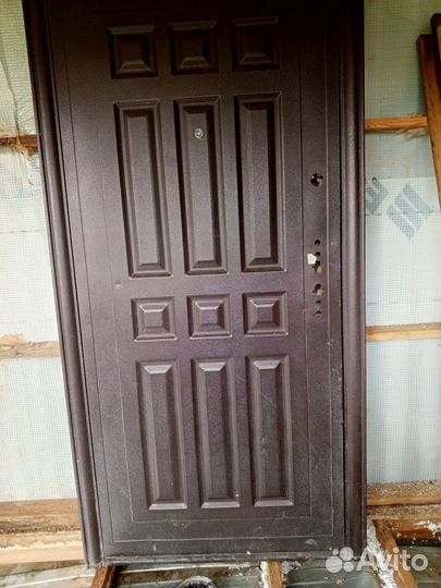 Дверь входная металлическая от застройщика