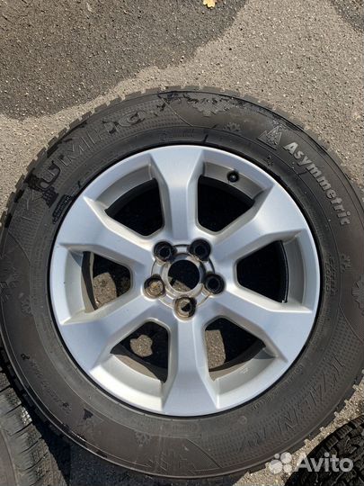 R17 Kumho I'Zen RV Asymmetric 225/65, PCD 5x114.3 DIA 60.1