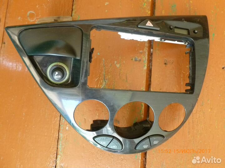 Центральная консоль на Форд Фокус-1