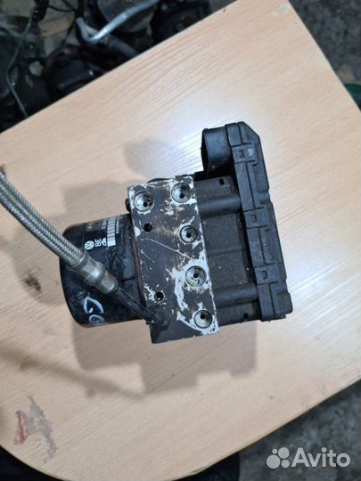 Блок ABS Volkswagen Golf 2000