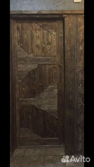 Дверь входная деревянная