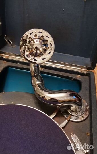 Старинный патефон