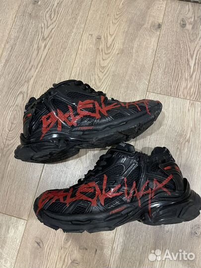 Balenciaga runner graffiti black