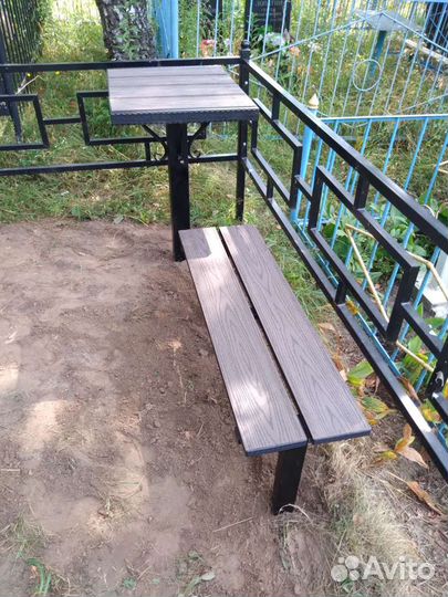 Лавочка (скамейка) и столик на кладбище