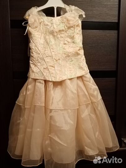 Нарядные платья и костюмы на девочку 128-134